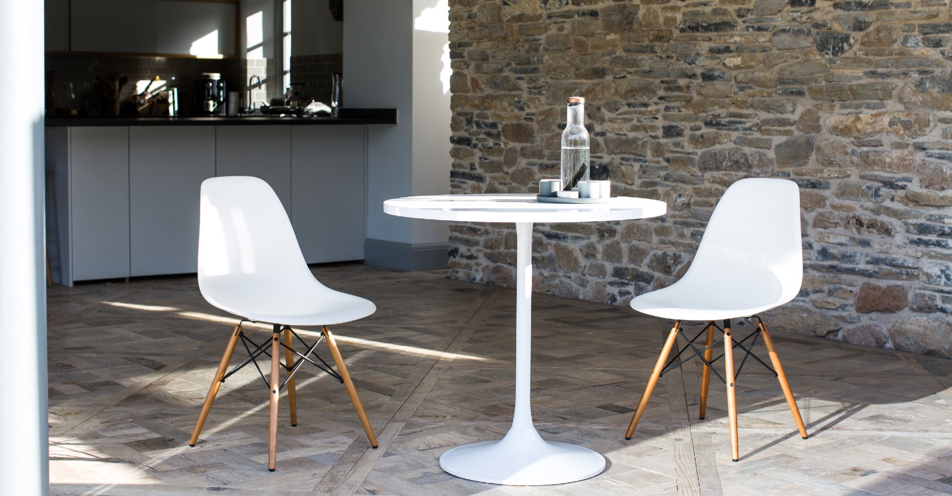 Swan Bistro Table With Gloss White Top & White Pedestal © GillmoreSPACE Ltd