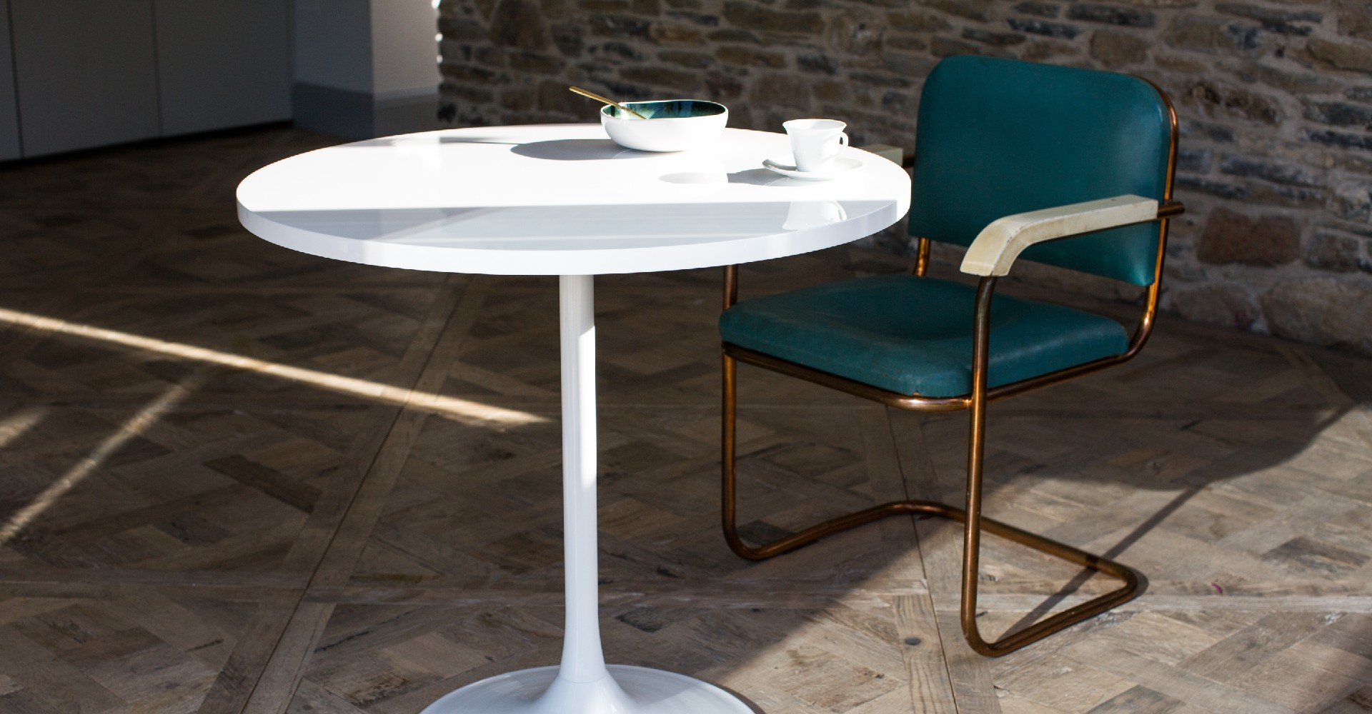 Swan Dining Table With Gloss White Top & White Pedestal © GillmoreSPACE Ltd
